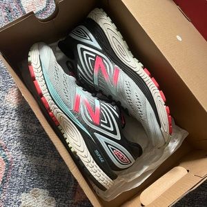 New balance running course sneakers